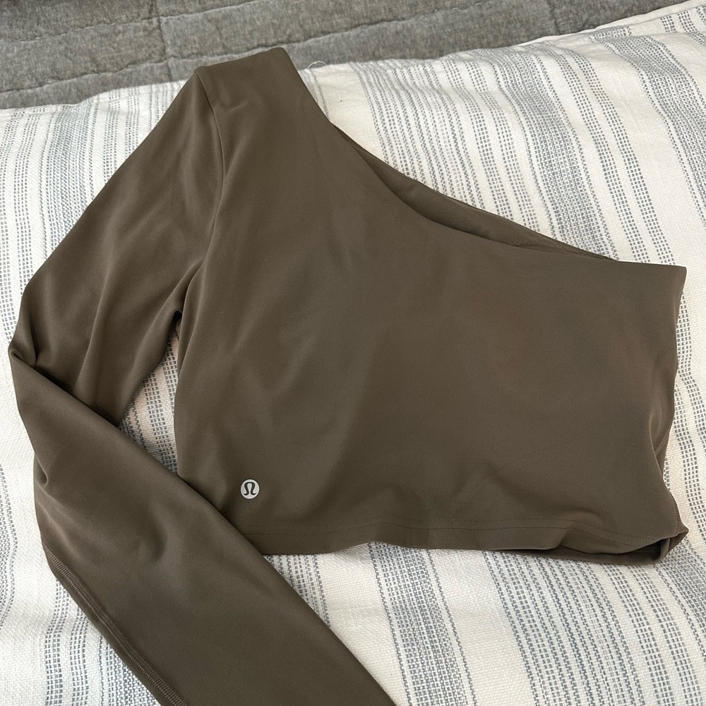 Lululemon top size 6
